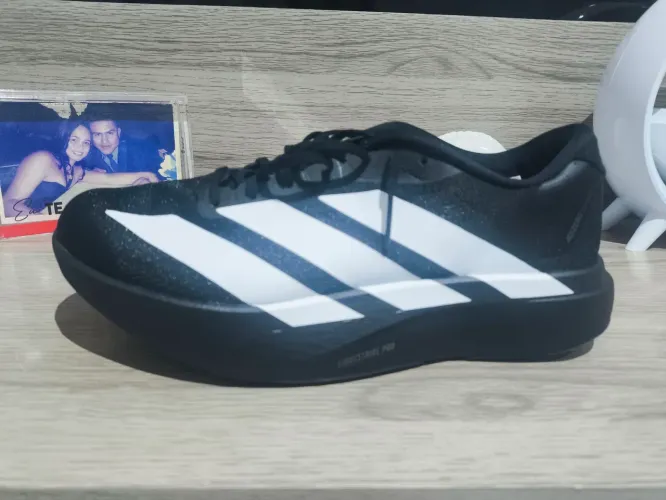 Vendo um Adidas EVO novo