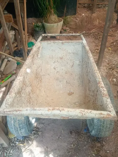 Carrinho para obra, Girica pneus aro 13.