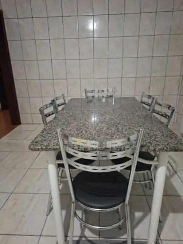 Mesa com 6 cadeiras por 500 reais