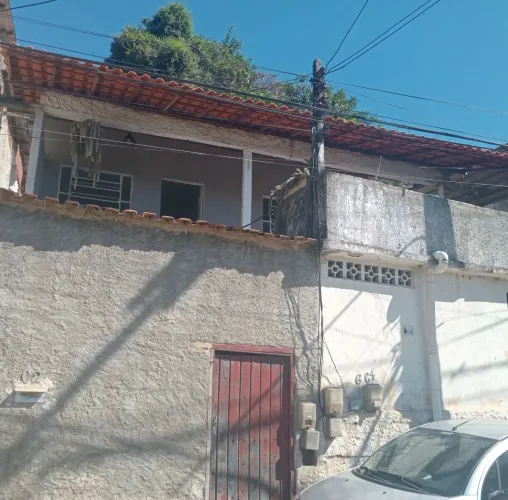 Alugo casa