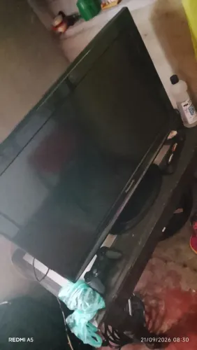 Vende-se essa televisão Panasonic, um pouco antiga, mais tá um ótimo estado.
