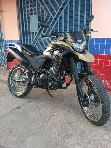 Vendo moto yamara Lander 250 Ano 2023