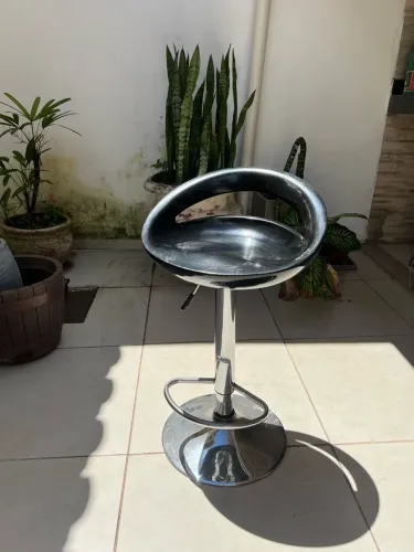 BANQUETA ALTA CROMADA COM ENCOSTO