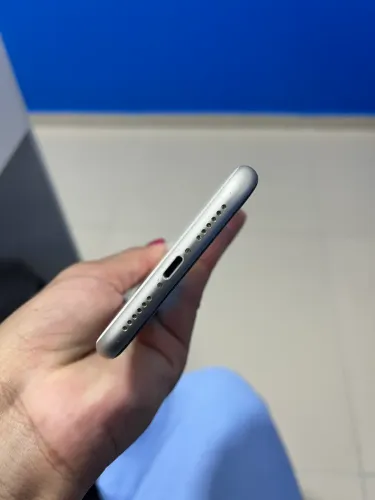 Vende-se celular iPhone 11 com caixa em bom estado bateria de 71%
