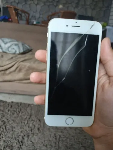 Iphone 6 novo so com um trincado 