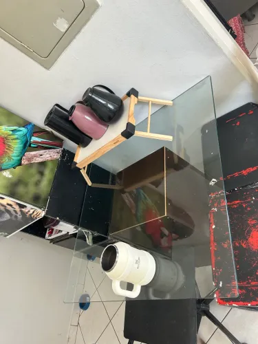 Geladeira/máquina de lava /fogão /cama /mesa/cadeiras /raque /e tv.