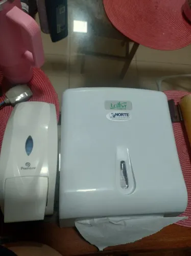 Suporte de papel toalha e álcool em gel