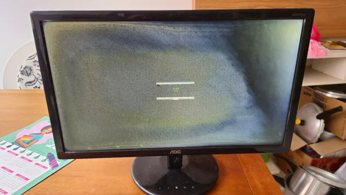 Monitor Aoc e2243Fwk com defeito tela embaçada
