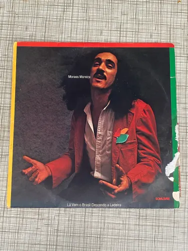 LP Vinil Moraes Moreira - Lá Vem O Brasil Descendo A Ladeira (1979) Com Encarte Original