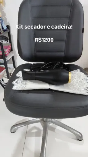Vendo cadeira de cabeleireiro e secador 