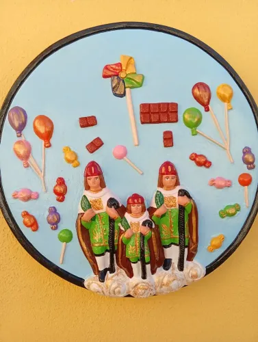 Medalhão parede em gesso Cosme Damião e doum 35 x35