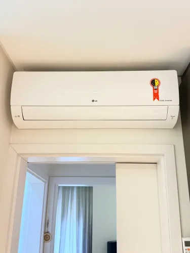 ar-condicionado LG Split Inverter de 18.000 BTU/h, 220V. FRIO