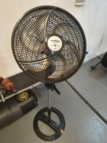 Ventilador Mondial 140w com pé 