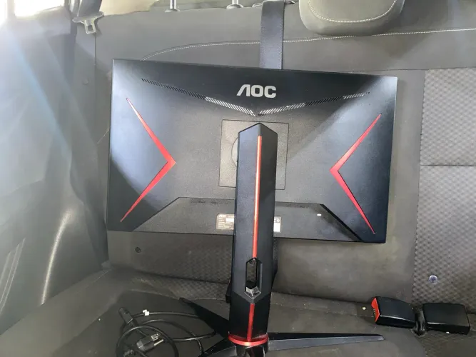 Monitor Gamer AOC 24g2 tela quebrou