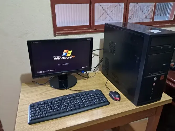 Computador com defeito (liga quando quer)