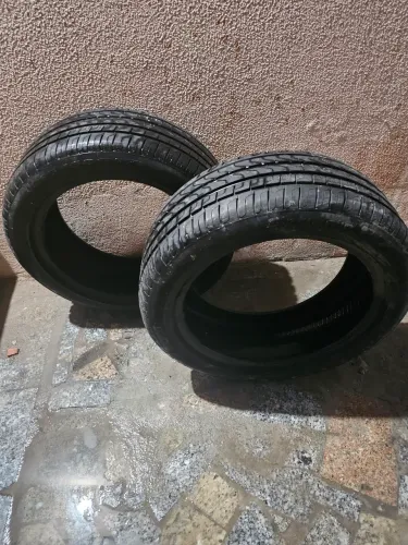 2 Pneus Pirelli Cinturato 205/55R16 em Ótimo Estado