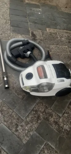 .aspirador de pó funcionando perfeitamente 
