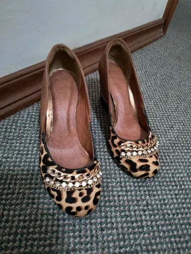 scarpin animal print onça 37