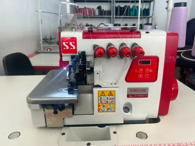 Maquina de costura interlok