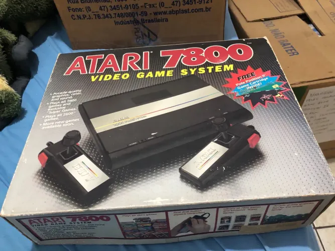 Coleção Atari 7800 / 2600 na caixa vários cartuchos