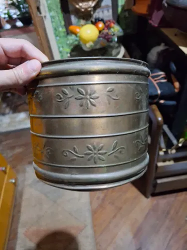 Cachepot antigo em metal