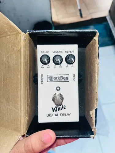 Pedal delay digital white