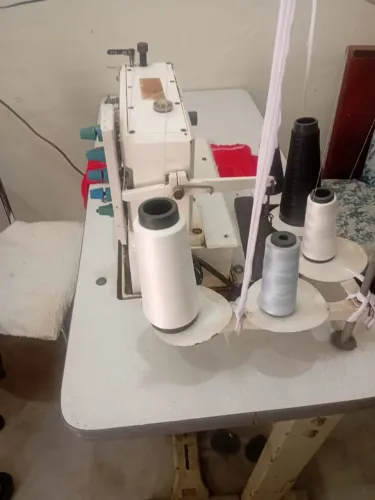 Máquina de costura 3 agulhas