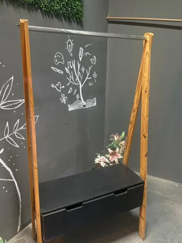 Arara de Roupas Madeira com 1 Gaveta