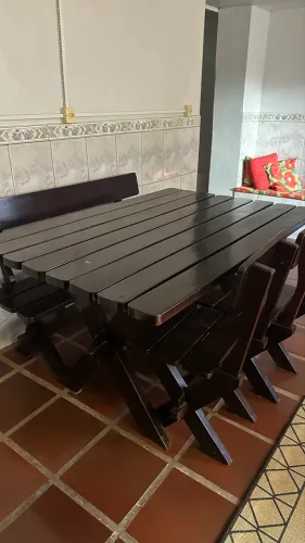 Mesa 4 lugares de madeira nobre - móveis de Gramado