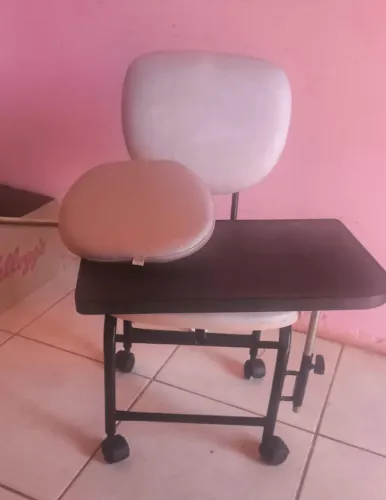 Cadeirinha manicure