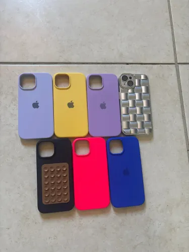 ? HORA DO DESAPEGO! Capinhas para iPhone em ótimo estado! ?