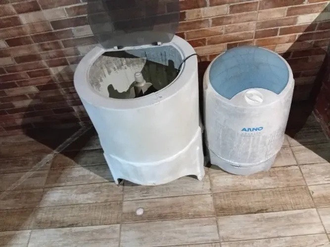 Máquina lavar  e centrífuga 