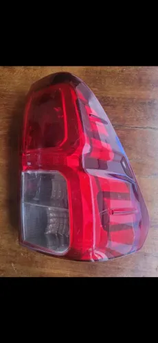 LANTERNA Hilux 2018 direito, original, sem led em até 10x de R$56,00 no cartão 
