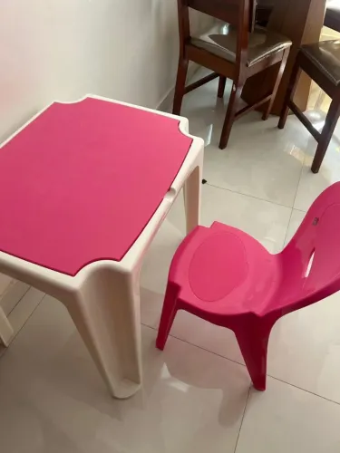 Mesa com cadeira infantil 