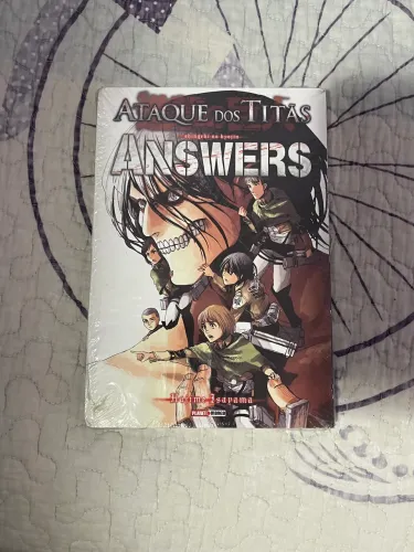 Mangá databook de Ataque dos Titãs - Attack on Titan