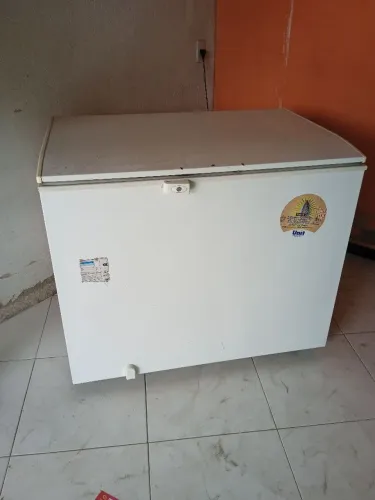 Vendo freezer semi-novo,200 litro 