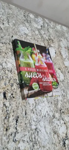 Livro O Poder Medicinal dos Sucos e Shakes