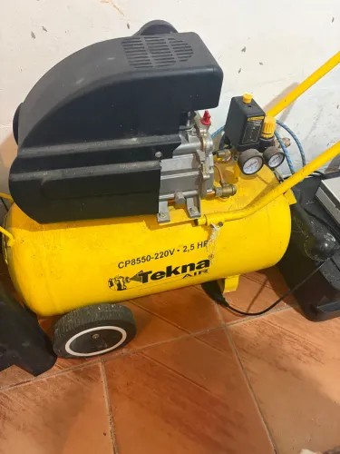 Vendo compressor Tekna 2.5 hp