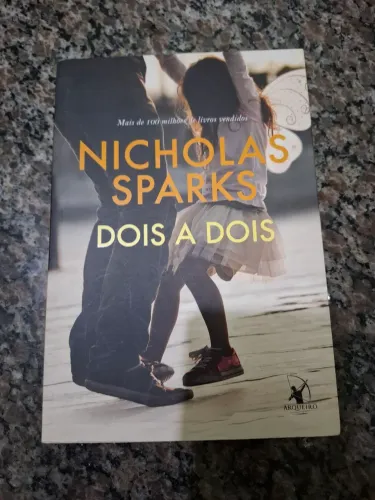 Livro Dois a Dois - Nicholas Sparks | Romance Emocionante