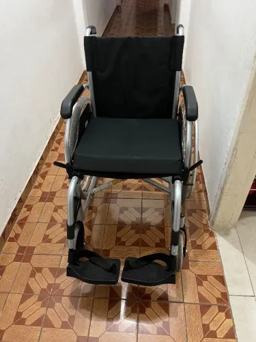 Cadeira de rodas de alumínio Semi nova