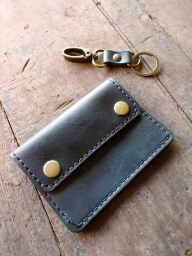 Carteira de couro + chaveiro