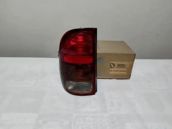 Lanterna traseira esquerda fume tricolor Saveiro Bola G2 97 98 99 