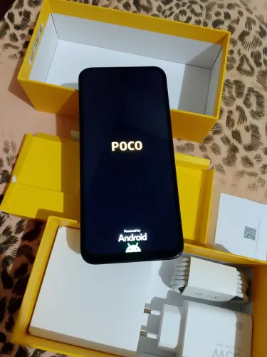 Celular POCO novo na caixa.