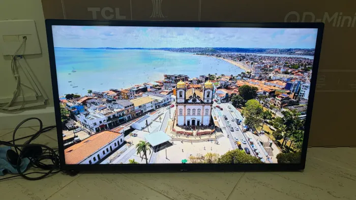 Monitor Profissional de Digital Signage LG Flatron 32SE3B-B com TV Stick