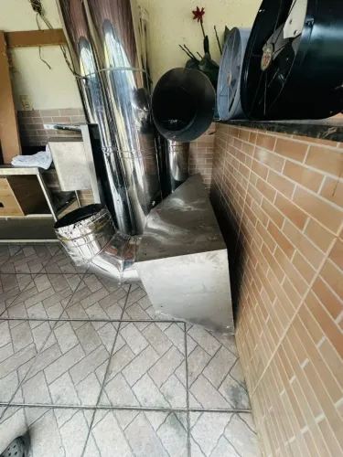2 Exaustores de 30 cm (127V), Coifa 1,00 X 1,20 m e Tubulação de 30 cm por 10 metros 