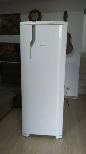 Geladeira Electrolux RFE39 semi nova lindíssima ENTREGO