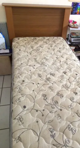 Cama Solteiro em Madeira