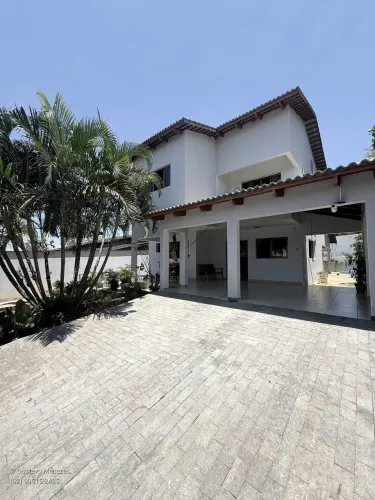 Casa, 4 quartos, 2 suítes, 210 m², 4 vagas no São Francisco em Goiânia