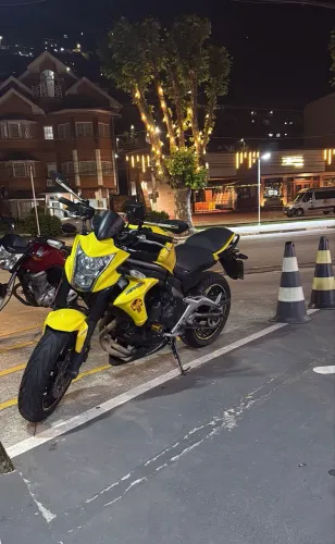 Vendo Kawasaki ER-6N excelente estado