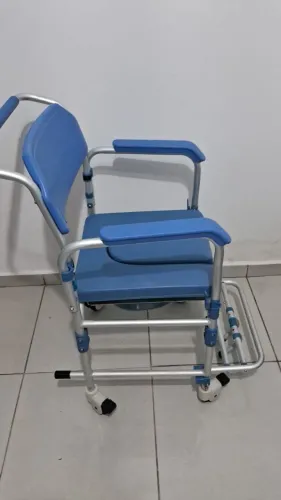 Cadeira de banho estofada semi nova shporta 130kg